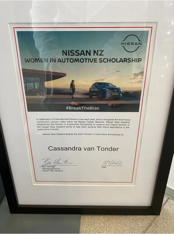 Cassandra Van Tonder